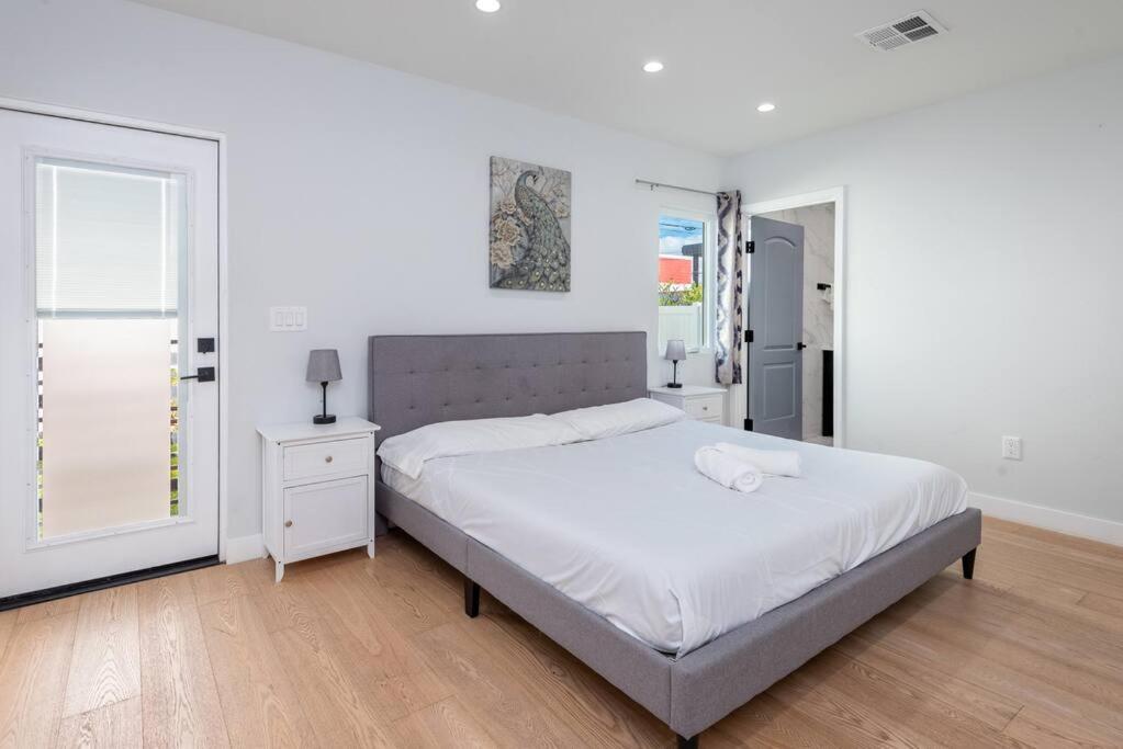 Prime Location, Stylish Space: 3br With Bbq