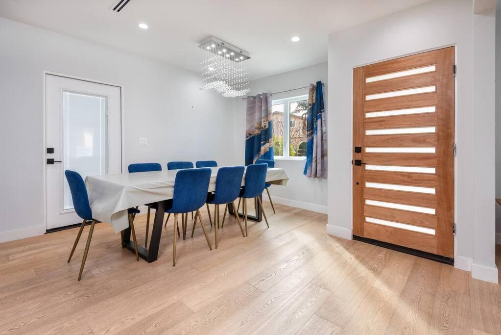 Prime Location, Stylish Space: 3br With Bbq Los Angeles
