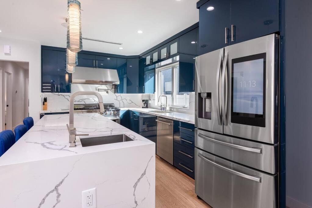 Prime Location, Stylish Space: 3br With Bbq * Los Angeles